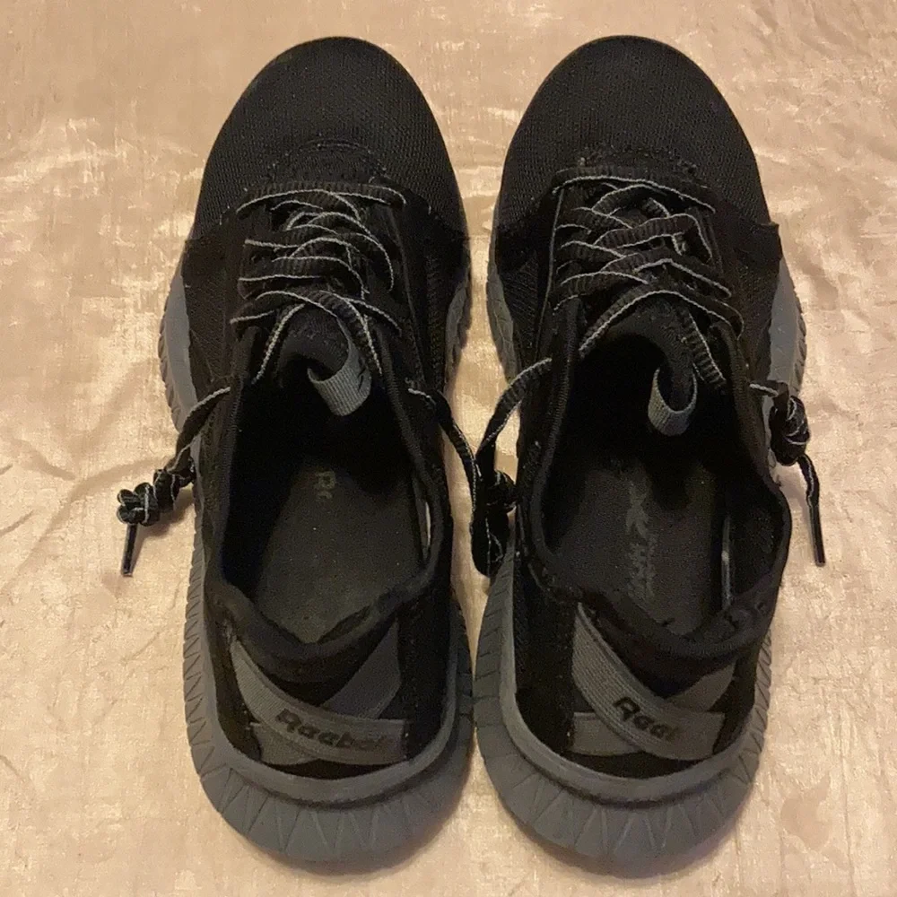 Reebok excellent black